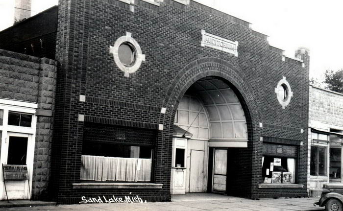 Lake Theatre - Old Photo (newer photo)